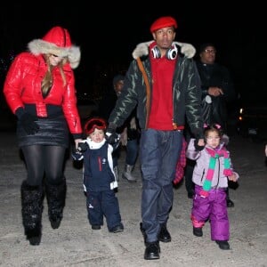 Mariah Carey, Moroccan Cannon, Nick Cannon, Monroe Cannon - Mariah Carey, son mari Nick Cannon et leurs jumeaux Moroccan et Monroe sortent se promener a Aspen, le 23 decembre 2013 ou ils passent quelques jours.