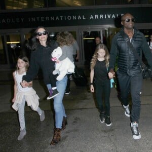 Seal et sa compagne Erica Packer enceinte arrivent avec leurs enfants respectifs à l'aéroport de LAX à Los Angeles, le 5 janvier 2016