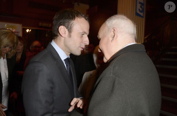 Emmanuel Macron et Michel Bouquet - Générale de la pièce "À tort et à raison" au Théâtre Hébertot à Paris le 25 janvier 2016. ©Coadic Guirec/Bestimage