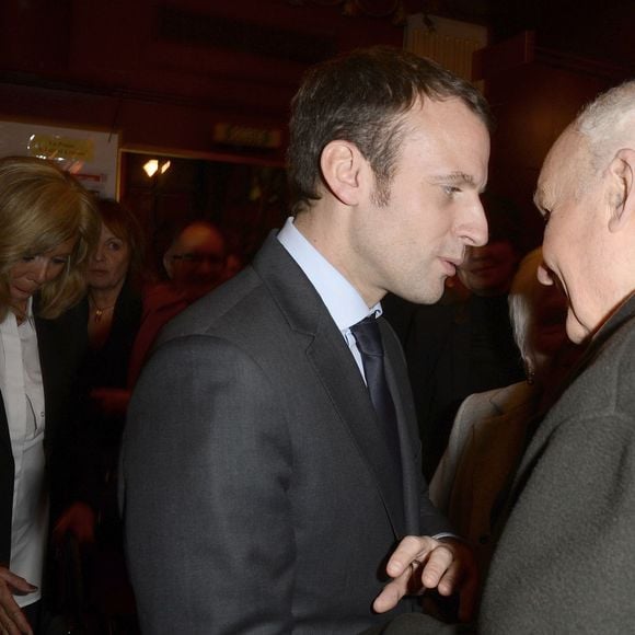 Emmanuel Macron et Michel Bouquet - Générale de la pièce "À tort et à raison" au Théâtre Hébertot à Paris le 25 janvier 2016. ©Coadic Guirec/Bestimage