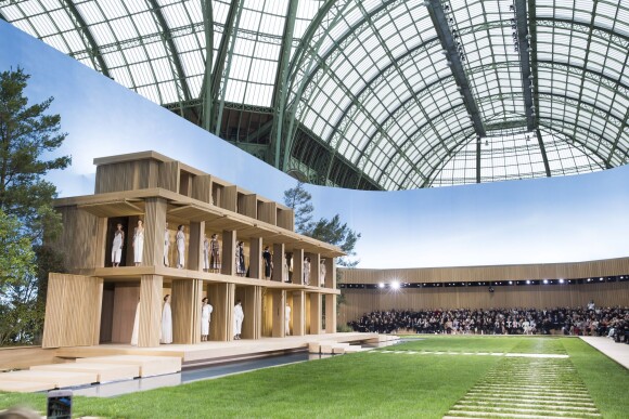 Illustration - People au défilé de mode Haute-Couture "Chanel", collection printemps-été 2016, à Paris. Le 26 janvier 2016  People at Chanel fashion show S/S 2016 in Paris. On january 26th 201626/01/2016 - Paris