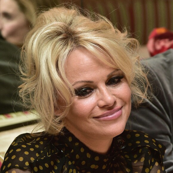 Exclusif - Prix Spécial - Pamela Anderson - Pamela Anderson dîne au restaurant Casa Di Delfo après son discours à l'Assemblée Nationale contre le gavage des oies, à Paris, le 19 janvier 2016. L'actrice américaine est venue soutenir la présentation d'une proposition de loi écologiste sur le gavage d'animaux pour la production de foie gras. © Giancarlo Gorassini/Bestimage