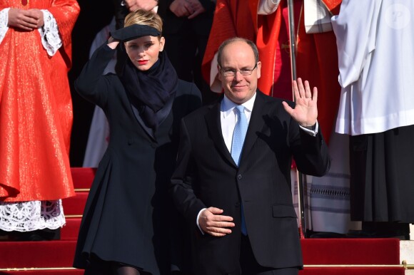 Le prince Albert II de Monaco et la princesse Charlène ont participé à la traditionnelle de la Sainte Dévote à Monaco, le 27 janvier 2016. C'est un jour férié en Principauté, avec la messe traditionnelle célébrée dans la cathédrale par Monseigneur Barsi, suivie de la procession vers le Palais dans les rues de Monaco Ville. ©Bruno Bebert/Bestimage