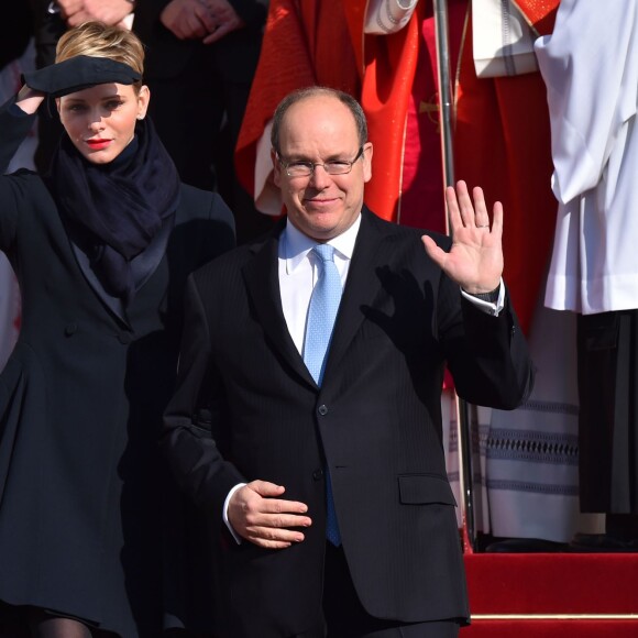 Le prince Albert II de Monaco et la princesse Charlène ont participé à la traditionnelle de la Sainte Dévote à Monaco, le 27 janvier 2016. C'est un jour férié en Principauté, avec la messe traditionnelle célébrée dans la cathédrale par Monseigneur Barsi, suivie de la procession vers le Palais dans les rues de Monaco Ville. ©Bruno Bebert/Bestimage