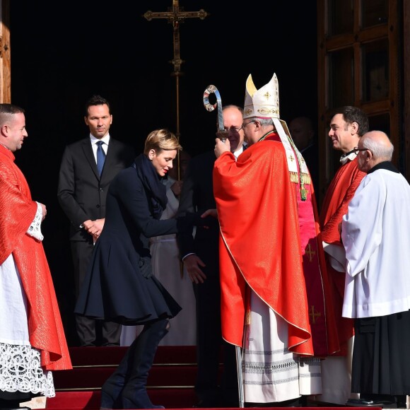 Le prince Albert II de Monaco et la princesse Charlène ont participé à la traditionnelle de la Sainte Dévote à Monaco, le 27 janvier 2016. C'est un jour férié en Principauté, avec la messe traditionnelle célébrée dans la cathédrale par Monseigneur Barsi, suivie de la procession vers le Palais dans les rues de Monaco Ville. ©Bruno Bebert/Bestimage