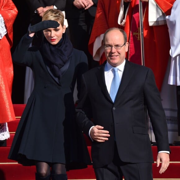 Le prince Albert II de Monaco et la princesse Charlène ont participé à la traditionnelle de la Sainte Dévote à Monaco, le 27 janvier 2016. C'est un jour férié en Principauté, avec la messe traditionnelle célébrée dans la cathédrale par Monseigneur Barsi, suivie de la procession vers le Palais dans les rues de Monaco Ville. ©Bruno Bebert/Bestimage