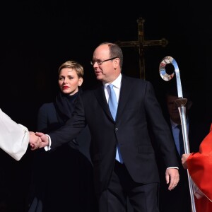 Le prince Albert II de Monaco et la princesse Charlène ont participé à la traditionnelle de la Sainte Dévote à Monaco, le 27 janvier 2016. C'est un jour férié en Principauté, avec la messe traditionnelle célébrée dans la cathédrale par Monseigneur Barsi, suivie de la procession vers le Palais dans les rues de Monaco Ville. ©Bruno Bebert/Bestimage