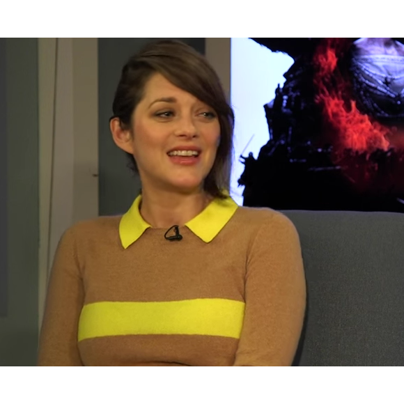 Marion Cotillard chante du Britney Spears à la télé américaine. (capture d'écran)