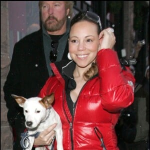 Mariah Carey et un de ses chiens, à Aspen, le 23 décembre 2008