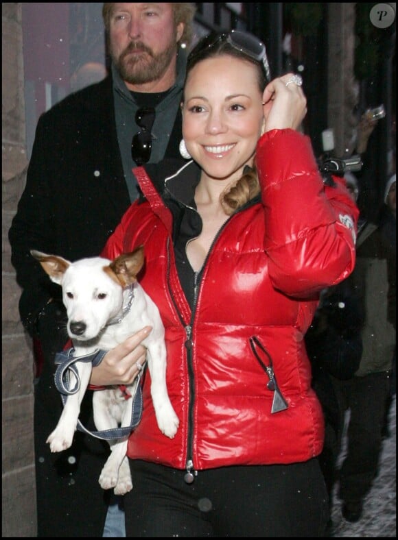 Mariah Carey et un de ses chiens, à Aspen, le 23 décembre 2008