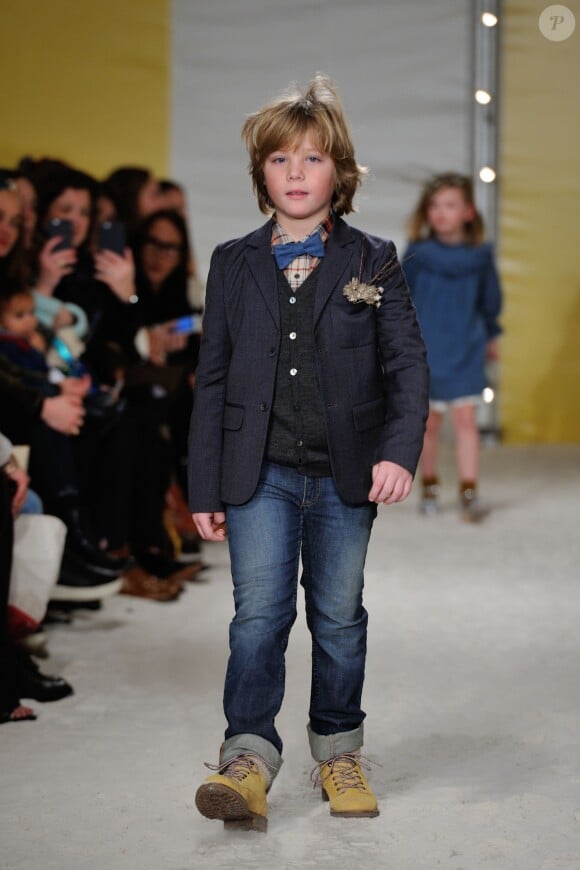 Le fils de Marc Lavoine Roman defile pour la collection Bonpoint pendant la fashion week a Paris, France, le 27 janvier 2016.