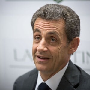 Semi Exclusif - Nicolas Sarkozy dédicace son livre La France pour la vie à la librairie Lamartine à Paris le 29 janvier 2016 © Cyril Moreau