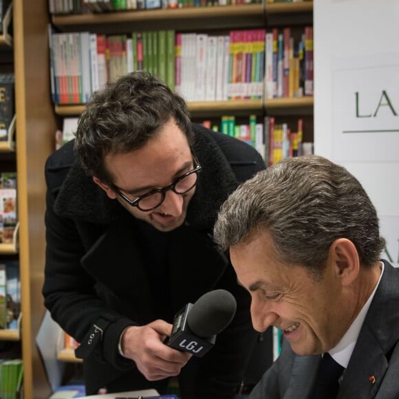 Semi Exclusif - Nicolas Sarkozy dédicace son livre La France pour la vie à la librairie Lamartine à Paris le 29 janvier 2016 © Cyril Moreau