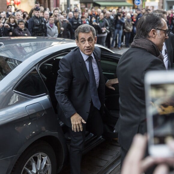 Nicolas Sarkozy lors de son arrivée à la Librairie Internationale Kléber à Strasbourg le 26 janvier 2016 © Jean-François Badias