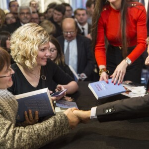 Nicolas Sarkozy dédicace son livre La France pour la vie à la Librairie Internationale Kléber à Strasbourg le 26 janvier 2016 © Jean-François Badias