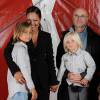 Phil Collins avec sa troisième épouse Orianne Cevey et leurs enfants Nicholas et Matthew à Genève, le 28 août 2009