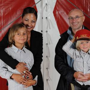 Phil Collins avec sa troisième épouse Orianne Cevey et leurs enfants Nicholas et Matthew à Genève, le 28 août 2009