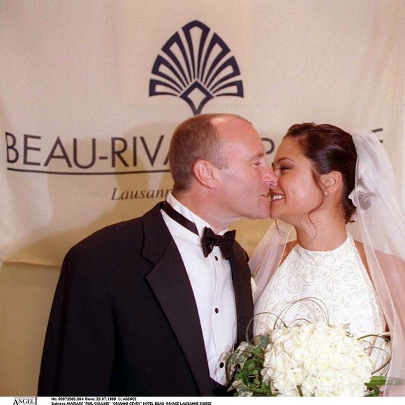 Phil Collins à l'hôtel Beau-Rivage de Lausanne en Suisse lors de leur mariage, le 25 juillet 1999