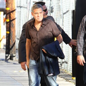 George Clooney arrive dans les studios de l'émission "Jimmy Kimmel Live!" à Hollywood, le 2 février 2016.