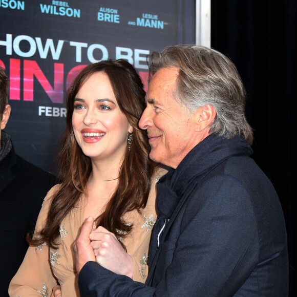 Dakota Johnson et son père Don Johnson - Première du film "How To Be Single" à New York. Le 3 février 2016 © Elizabeth Pantaleo/BestImage