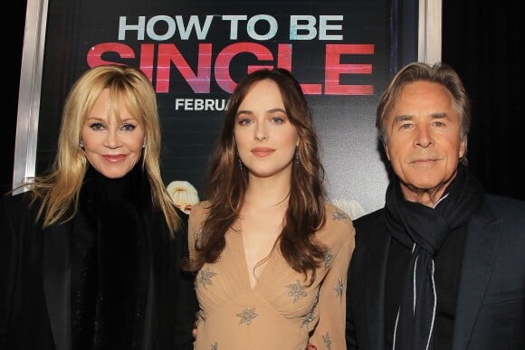 Melanie Griffith, Dakota Johnson et Don Johnson - Première du film "How To Be Single" à New York le 3 février 2016.