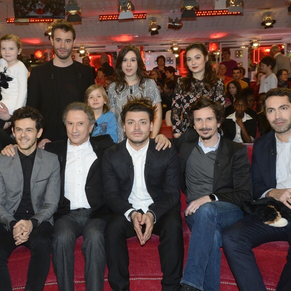 Olivier de Benoist, Michaël Gregorio, Michel Drucker, Kev Adams, Arnaud Tsamere, Ben (Cédric Ben Abdallah), Lilian Dugois, Myrtille Gougat, Yannis Lespert, Cannelle Carré-Cassaigne et Tiphaine Haas - Enregistrement de l'émission "Vivement Dimanche" à Paris le 3 Fevrier 2016 et qui sera diffusée le 7 Fevrier 2016. © Coadic Guirec/Bestimage