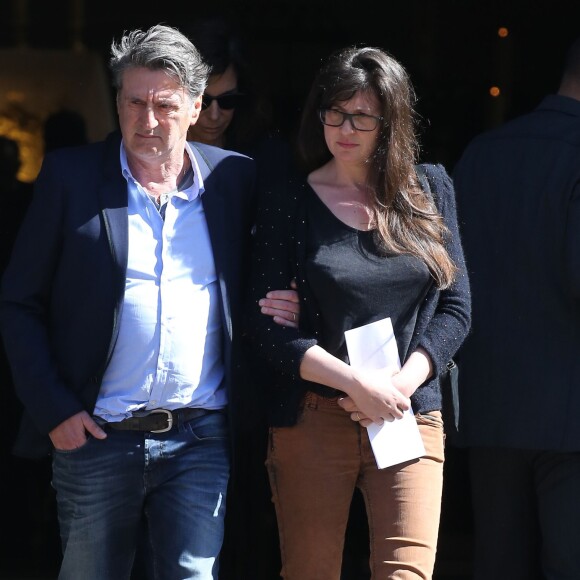 Daniel Auteuil et sa femme Aude Ambroggi - Obsèques de Josette Chazal, la mère de Claire Chazal, en l'église Notre Dame d'Auteuil à Paris, le 14 avril 2015.