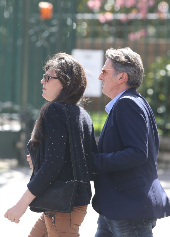 Daniel Auteuil et sa femme Aude Ambroggi - Obsèques de Josette Chazal, la mère de Claire Chazal, en l'église Notre Dame d'Auteuil à Paris, le 14 avril 2015.