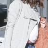 Anne Hathaway (enceinte) sort de son cours de gym à West Hollywood Los Angeles, le 29 Janvier 2016