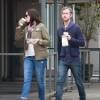 Exclusif - Anne Hathaway, enceinte et son mari Adam Shulman se rendent au parc pour y retrouver leurs amis à Santa Monica le 23 janvier 2016.
