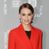 Natalie Portman (habillée en Dior) lors de la cérémonie de clôture du Festival du film juif de New York avec la projection du film "Une histoire d'amour et de ténèbres" au Walter Reade Theater à New York, le 26 janvier 2016.