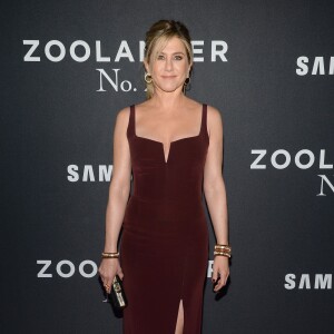 Jennifer Aniston, portant des chaussures Giuseppe Zanotti, lors de la première de Zoolander 2 au Alice Tully Hall à New York le 9 février 2016.