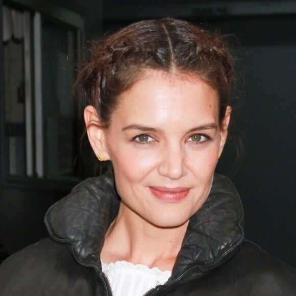 Katie Holmes devant le building AOL à New York le 8 février 2016.