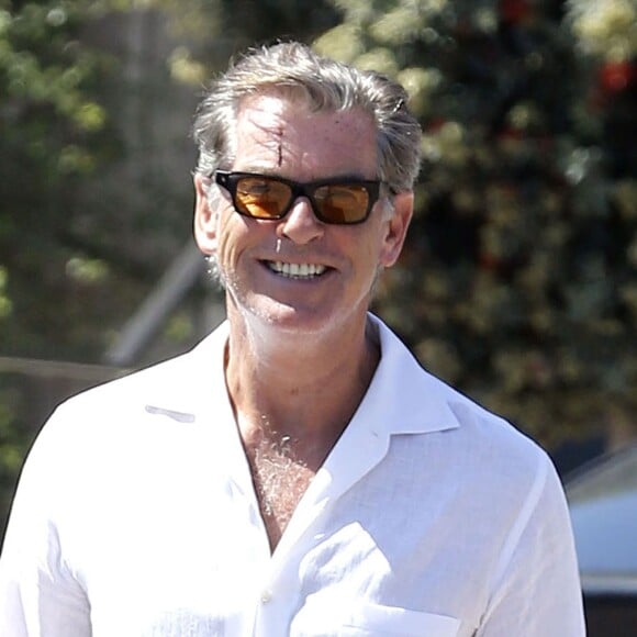 Exclusif - Pierce Brosnan va déjeuner avec sa femme Keely Shaye Smith à Malibu, le 3 septembre 2015.