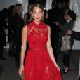 Hannah Davis assiste au gala "amfAR New York" de l'amfAR au Cipriani Wall Street. New York, le 10 février 2016.