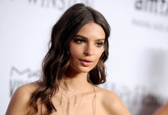 Emily Ratajkowski assiste au gala "amfAR New York" de l'amfAR au Cipriani Wall Street. New York, le 10 février 2016.