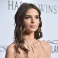 Emily Ratajkowski assiste au gala "amfAR New York" de l'amfAR au Cipriani Wall Street. New York, le 10 février 2016.