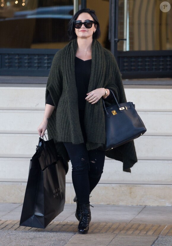 Demi Lovato est allée faire du shopping chez Barneys New York à Beverly Hills. Le 3 février 2016