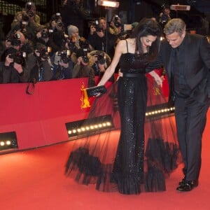 George Clooney et sa femme Amal Alamuddin Clooney - Tapis rouge du film "Ave, César !" lors de l'ouverture du 66e Festival International du Film de Berlin, la Berlinale, le 11 février 2016