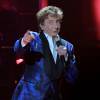 Barry Manilow lors de son concert au "Staples Center" à Los Angeles, le 14 avril 2015