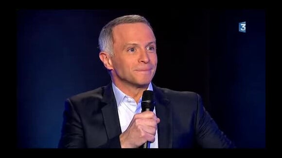 Samuel Etienne réagit à son arrivée dans Questions pour un champion, dans l'émission Le Plein de buts sur France 3, le mercredi 10 février 2016.