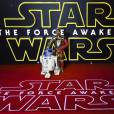 R2-D2 et C-3PO - People à la première de Star Wars: The Force awakens à Odeon Leicester Square à Londres le 16 décembre 2015.