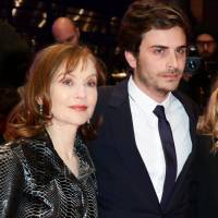Berlinale : Roman Kolinka, fils de Marie Trintignant, au côté d'Isabelle Huppert