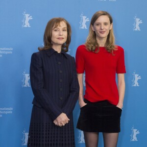 La réalisatrice Mia Hansen-Love et l'actrice Isabelle Huppert - Photocall et conférence de presse du film "L'Avenir" au 66e festival du film de Berlin, la Berlinale à Berlin le 13 février 2016. © Corleone/Bestimag