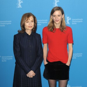 Isabelle Huppert et Mia Hansen-Love - Photocall et conférence de presse du film "L'Avenir" au 66e festival du film de Berlin, la Berlinale à Berlin le 13 février 2016. © Corleone/Bestimag