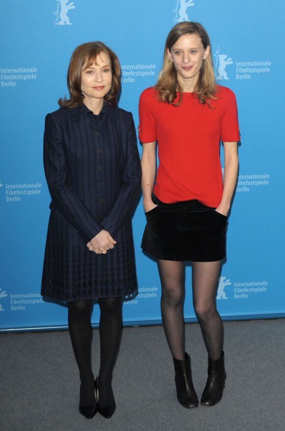 Isabelle Huppert et Mia Hansen-Love - Photocall et conférence de presse du film "L'Avenir" au 66e festival du film de Berlin, la Berlinale à Berlin le 13 février 2016. © Corleone/Bestimag