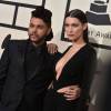 The Weeknd et sa compagne Bella Hadid ont fait leur première apparition officielle en couple sur le tapis rouge des Grammy Awards le 15 février 2016