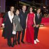 Le réalisateur Vincent Perez avec sa femme Karine Silla et leurs enfants Iman, Tess et Pablo - Première du film "Alone in Berlin" (Seul dans Berlin) au 66e festival internartional du film de Berlin le 15 février 2016.