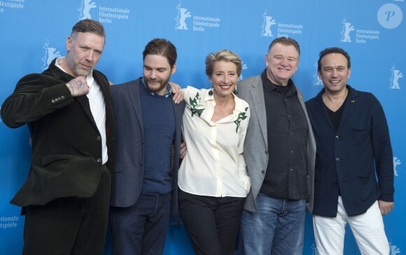 Mikael Persbrandt, Daniel Bruehl, Emma Thompson, Brendan Gleeson et Vincent Perez - Photocall du film "Seul dans Berlin" (Alone in Berlin) lors du 66e Festival International du Film de Berlin, le 15 février 2016.