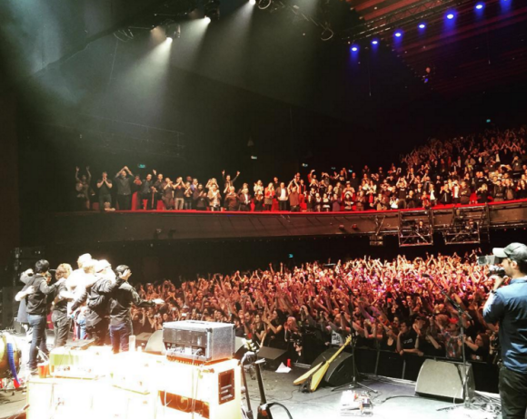 Photo publiée sur le compte Instagram d'Eagles of Death Metal pendant leur concert de l'Olympia de Paris, le 16 février 2016 : "Vive la musique, vive la liberté, vive la France, and vive EODM. Thank you for this, Paris."